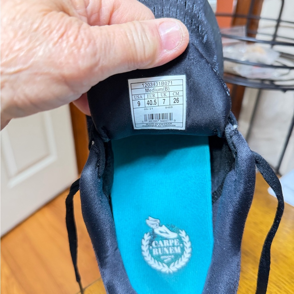 Brooks black Athletic Shoes - Picture 5 of 6